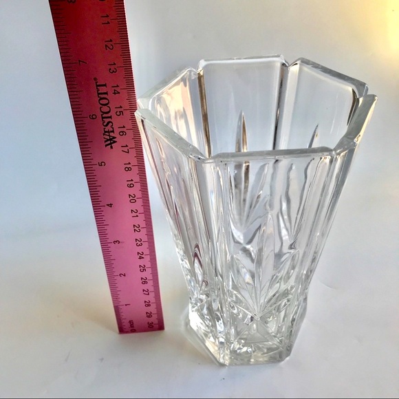 Gorgeous Clear Pressed Glass Vase Lovely Pattern - Picture 3 of 9